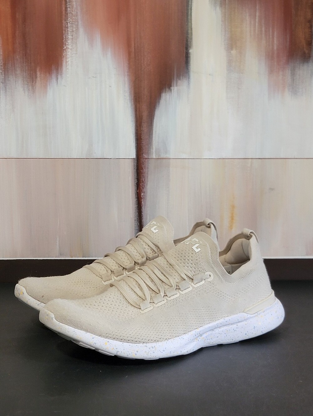 APL TechLoom Breeze M Low Top Knit Lace Up Sneaker Beige/White Lightweight Sz 8